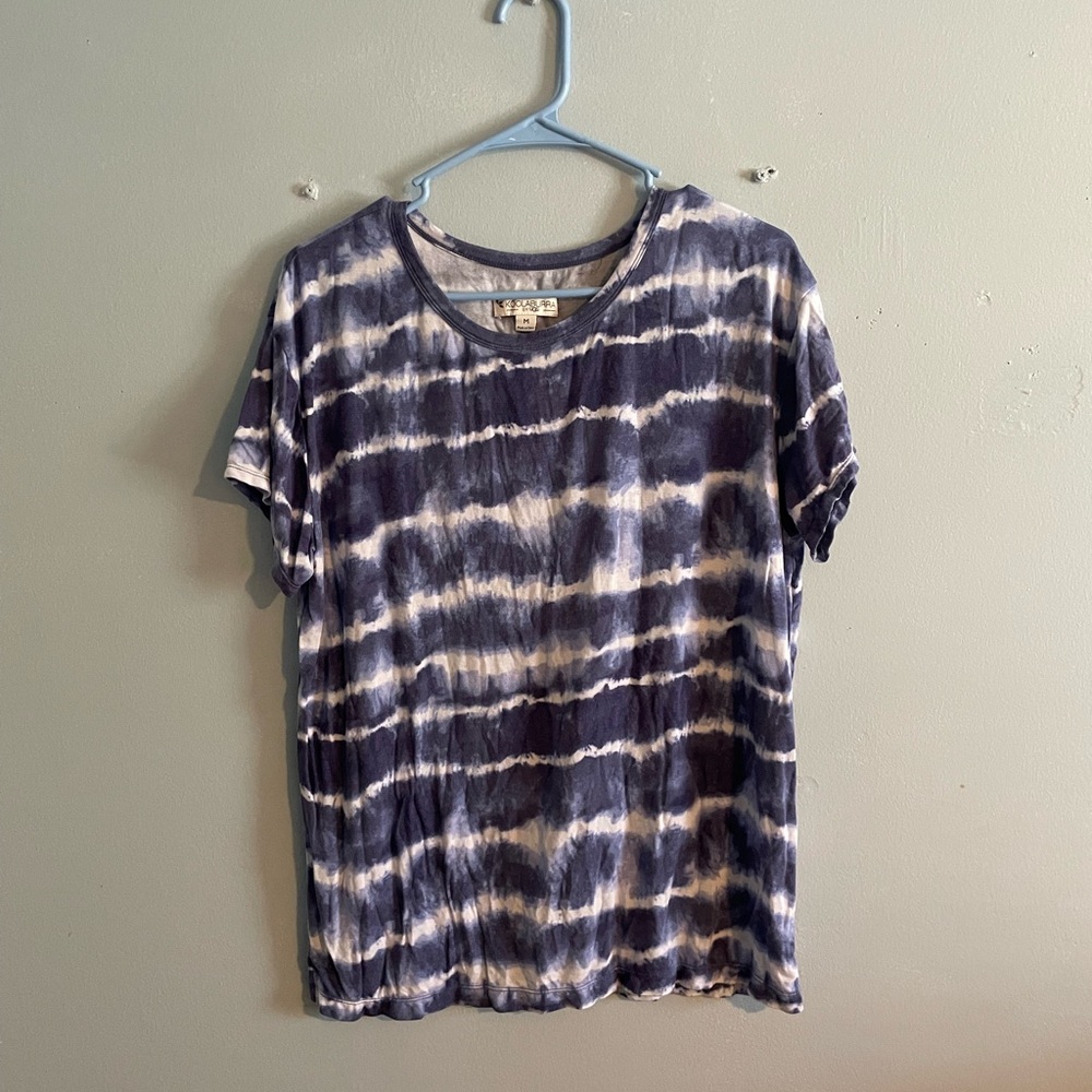 Koolaburra Blue and White Short Sleeve Tee